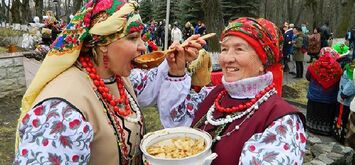 Українська Масниця, або Колодій: традиції та значення свята і чому в ці дні варто готувати вареники, а не «бліни»