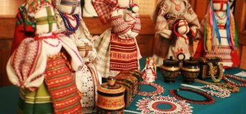 Даруй українське: ідеї для новорічних подарунків в українському стилі