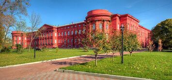 12 найкрасивіших університетів України